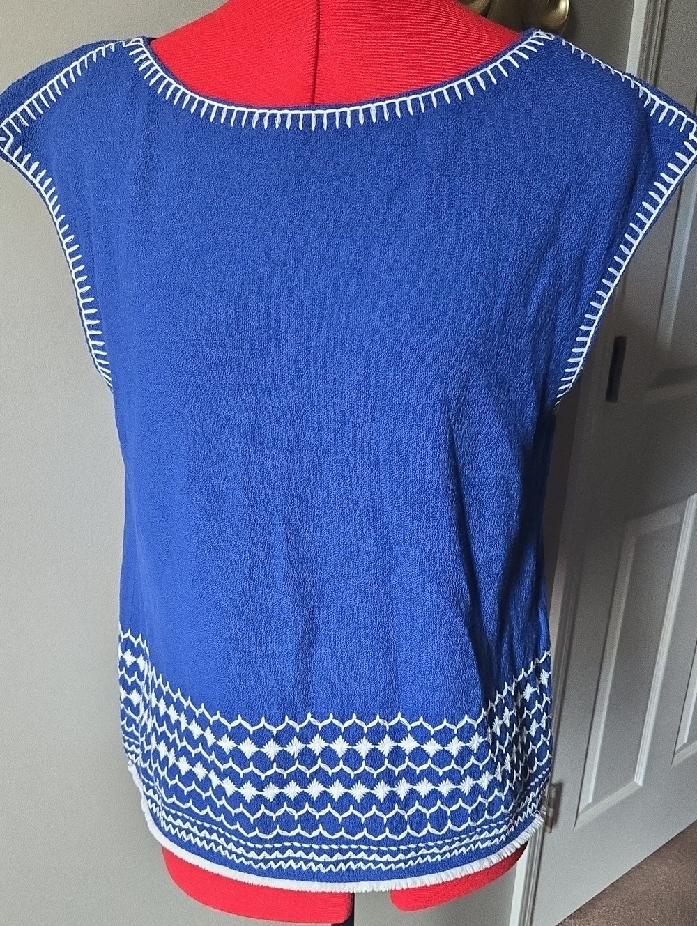 Banana Republic EUC Royal Blue Embroidered Tank Top